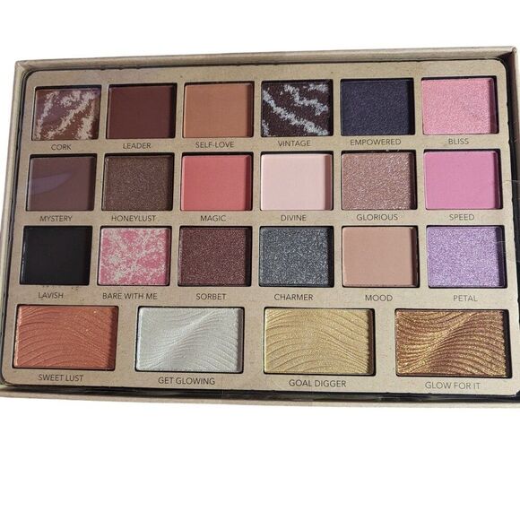 Smoke & Mirrors Flawless By Nature 22pc Make up Palette - Picture 3 of 3